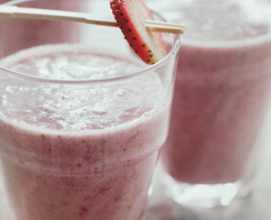 Fruit Smoothie with Oats and Kefir 