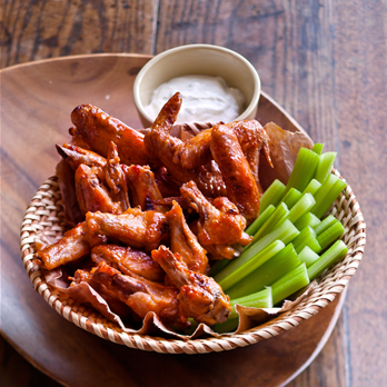 broiled buffalo wings with blue cheese dip